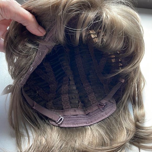 NWT 15” dark blonde natural shaggy layers puff 80’s volume realistic Abba wig - Picture 12 of 16